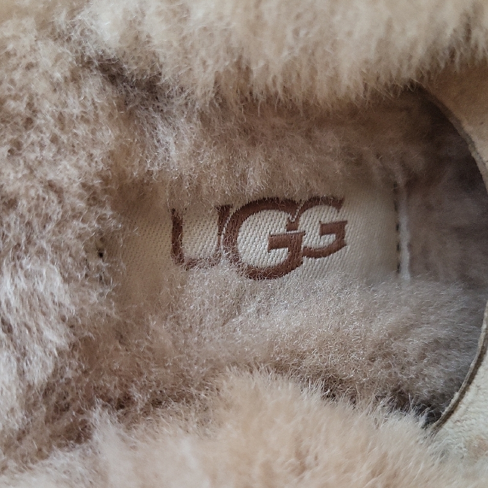 UGG Women's Classic Slippers II in Tan with Plush Fur - Picture 5 of 9